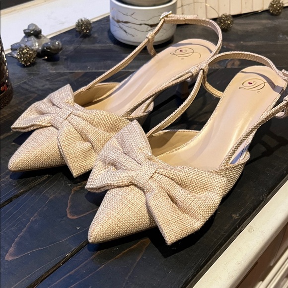 NWOB Elegant Beige Bow Slingback Heels - Picture 4 of 9